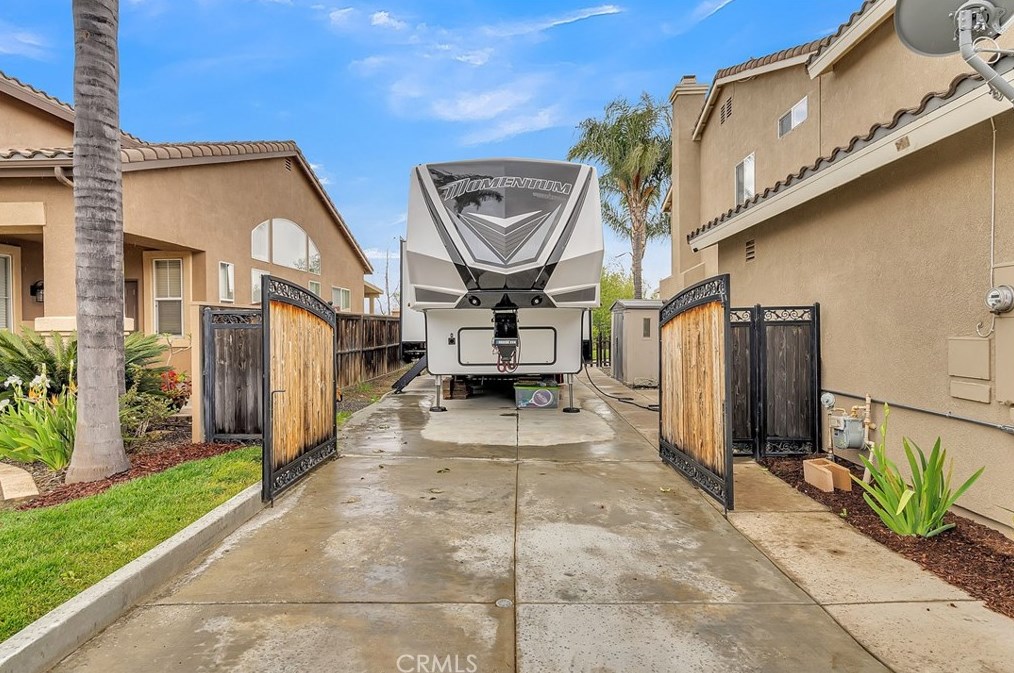 8424 Orchard Park Dr, Riverside CA  92508-2978 exterior