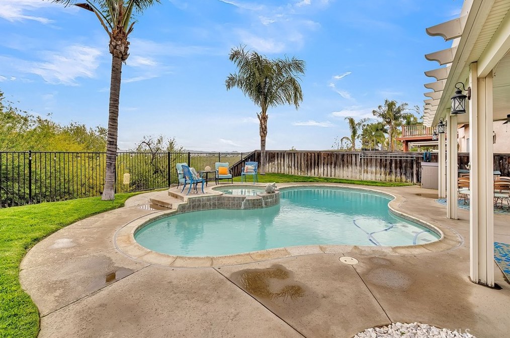 8424 Orchard Park Dr, Riverside CA  92508-2978 exterior