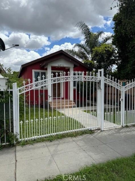 10832 Gorman Ave, Los Angeles, CA 90059-1314