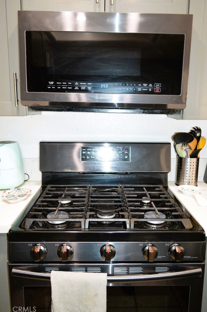 6153 Darcee Dr, Riverside CA  92509-6273 exterior