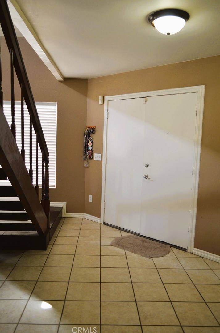 6153 Darcee Dr, Riverside CA  92509-6273 exterior