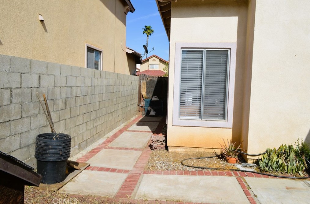 6153 Darcee Dr, Riverside CA  92509-6273 exterior