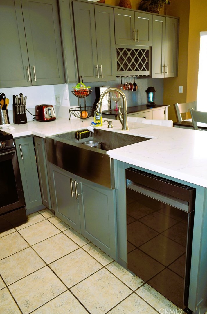 6153 Darcee Dr, Riverside CA  92509-6273 exterior