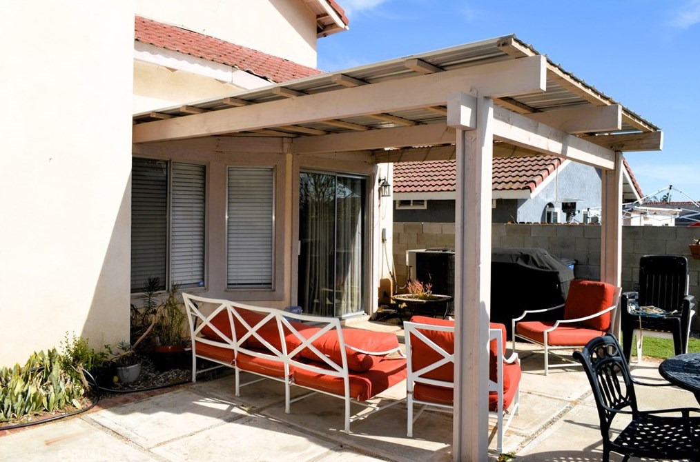 6153 Darcee Dr, Riverside CA  92509-6273 exterior