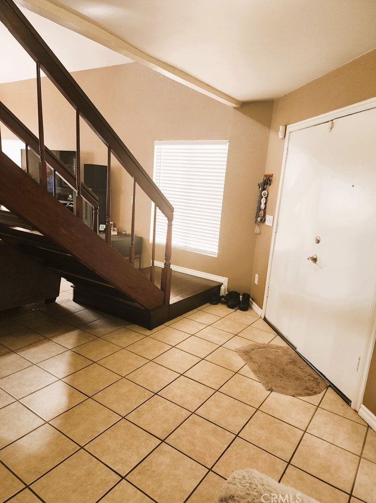 6153 Darcee Dr, Riverside CA  92509-6273 exterior