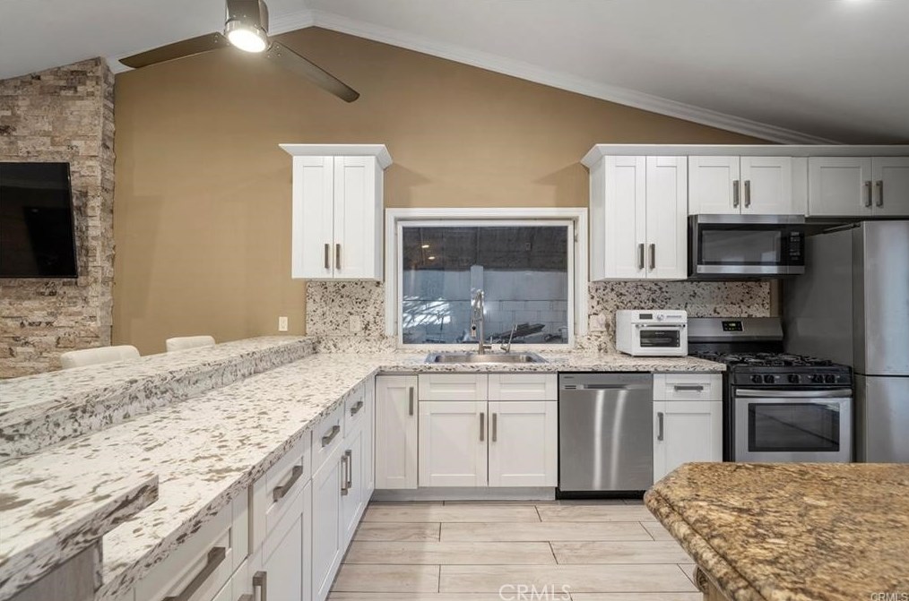 11118 Cameron Dr, Riverside CA  92505-3406 exterior