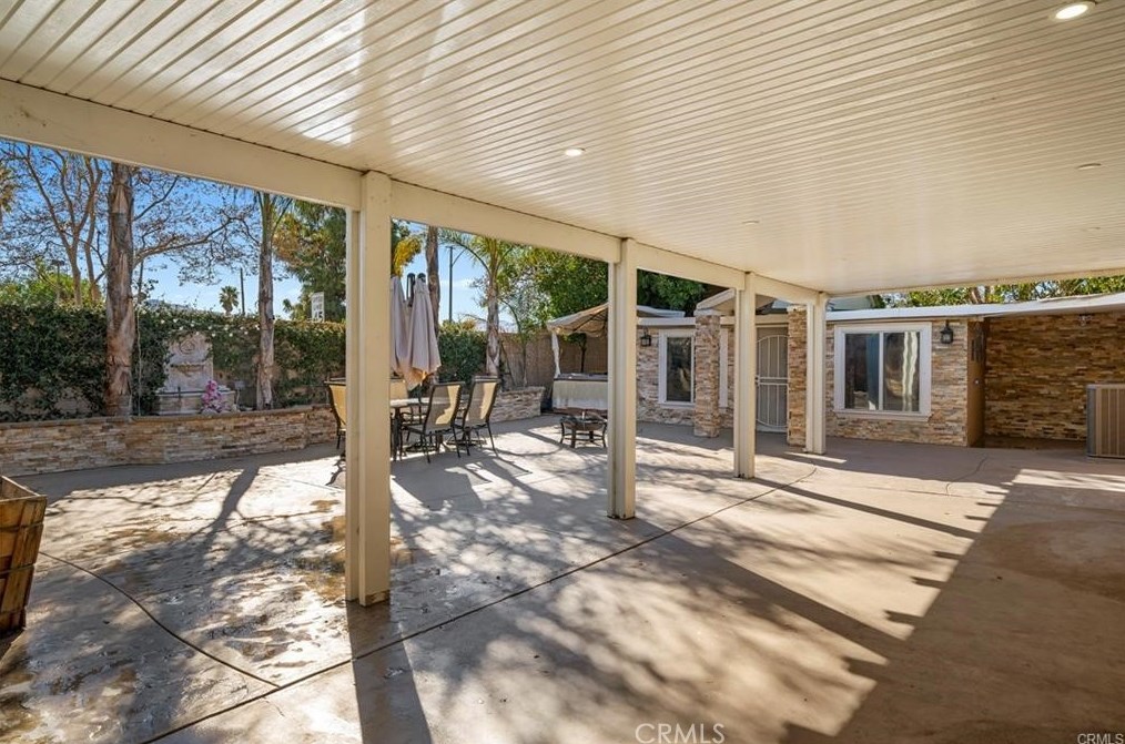 11118 Cameron Dr, Riverside CA  92505-3406 exterior