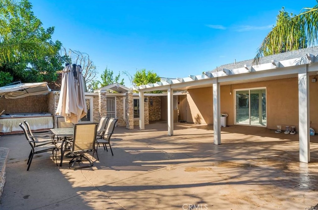 11118 Cameron Dr, Riverside CA  92505-3406 exterior