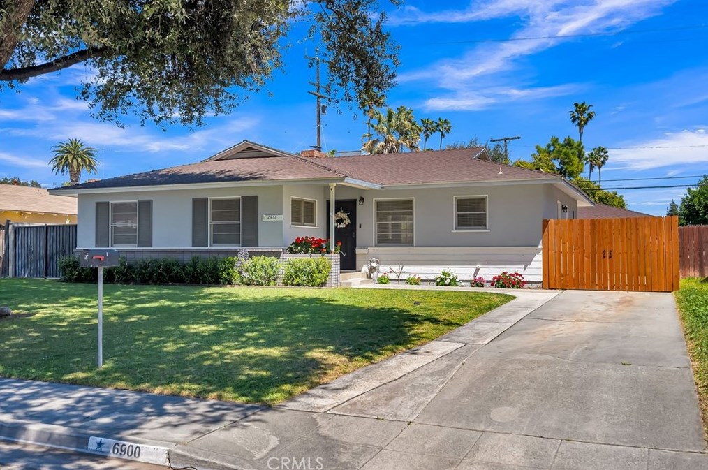6900 Malibu Dr, Riverside, CA 92504