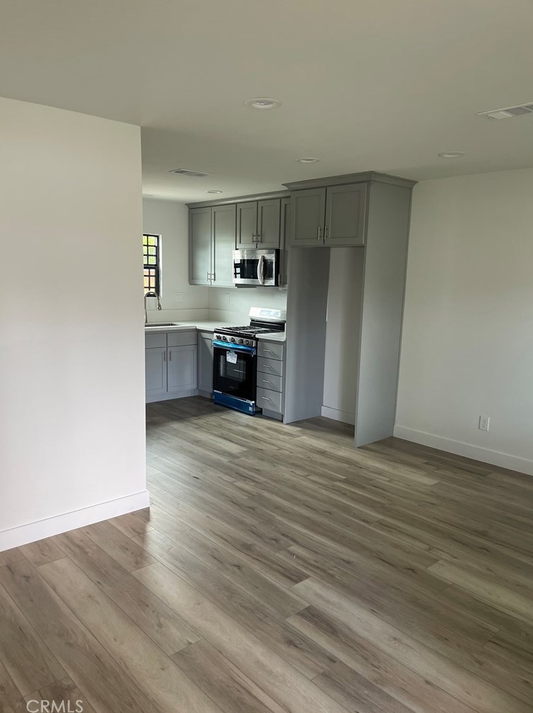 2588 Roxbury Dr, San Bernardino, CA 92404