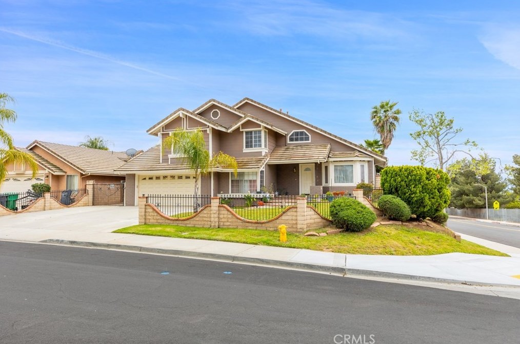 25639 Palm Shadows Dr, Moreno Valley, CA 92557-7613