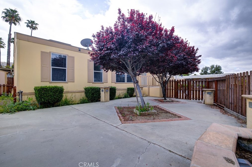 3700 Buchanan Ave, Riverside CA  92503-4802 exterior