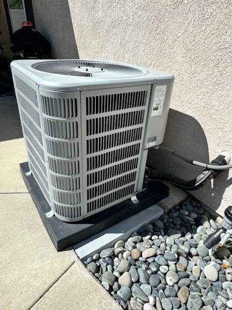 163 Cape Elizabeth Way, Riverside CA  92506-6180 exterior