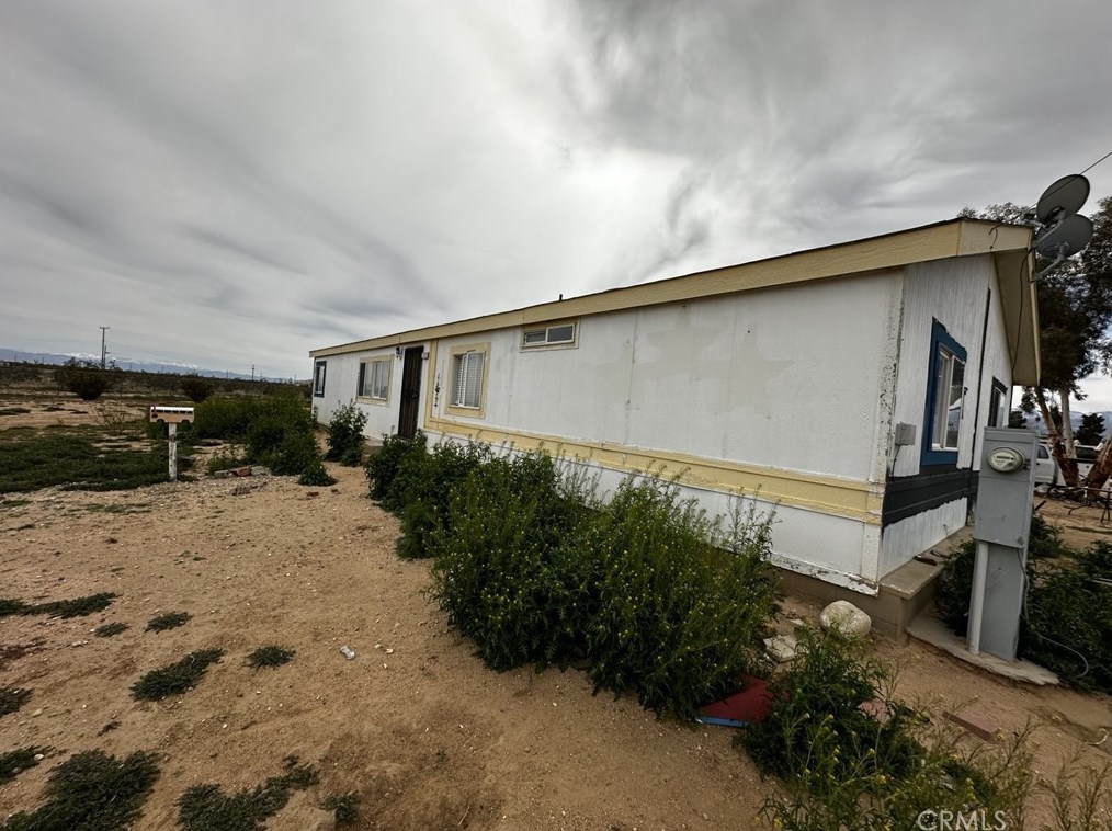 7777 Camellia Rd, Phelan, CA 92371