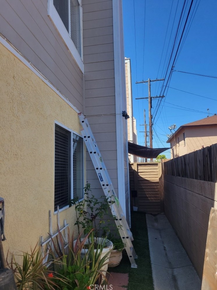 9756 California Ave, South Gate, CA 90280-4610