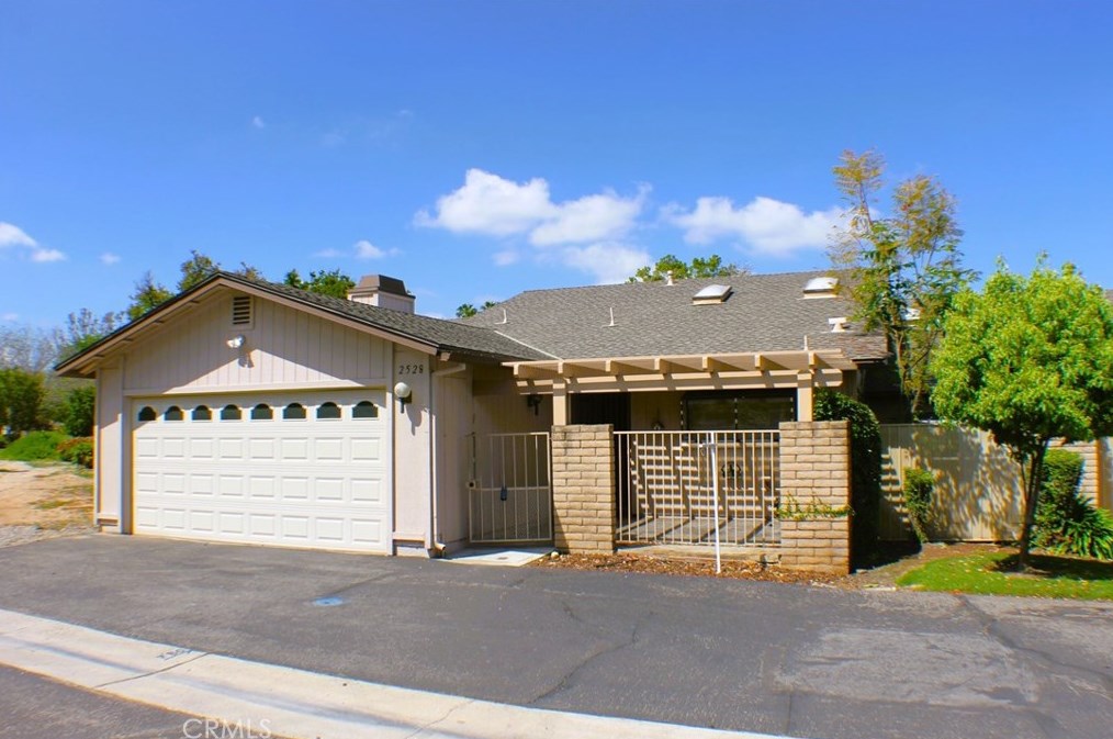 2528 Laramie Rd, Riverside, CA 92506-3344