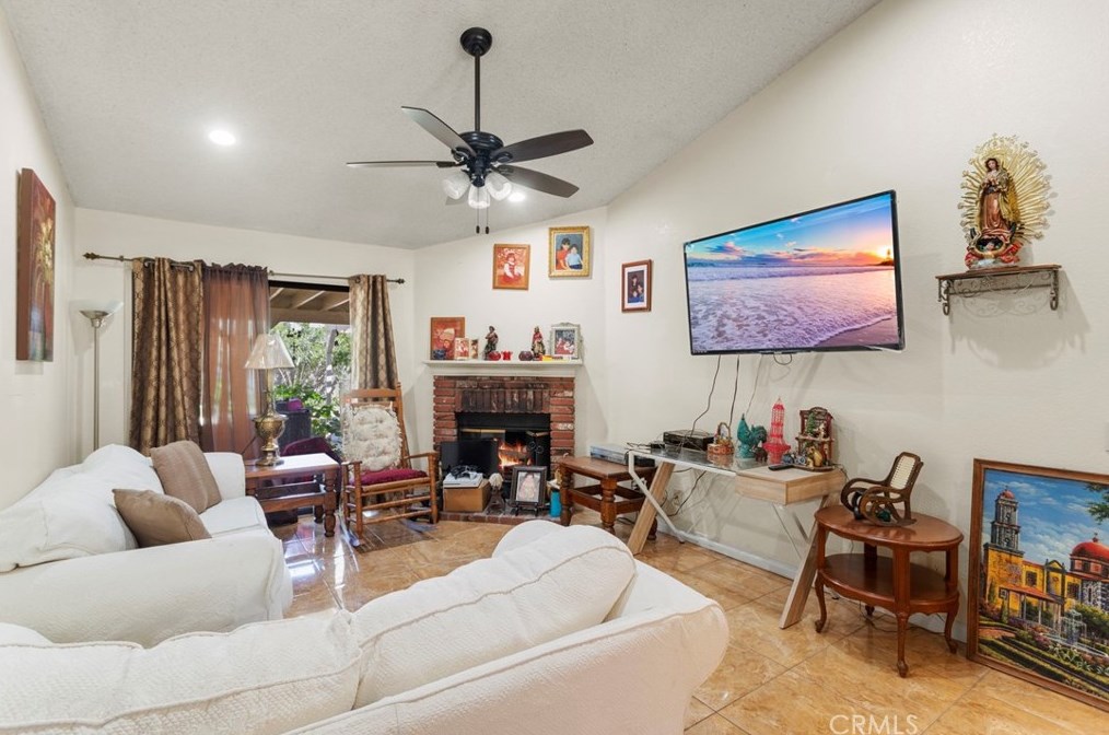1159 E Ave K6, Lancaster, CA 93535