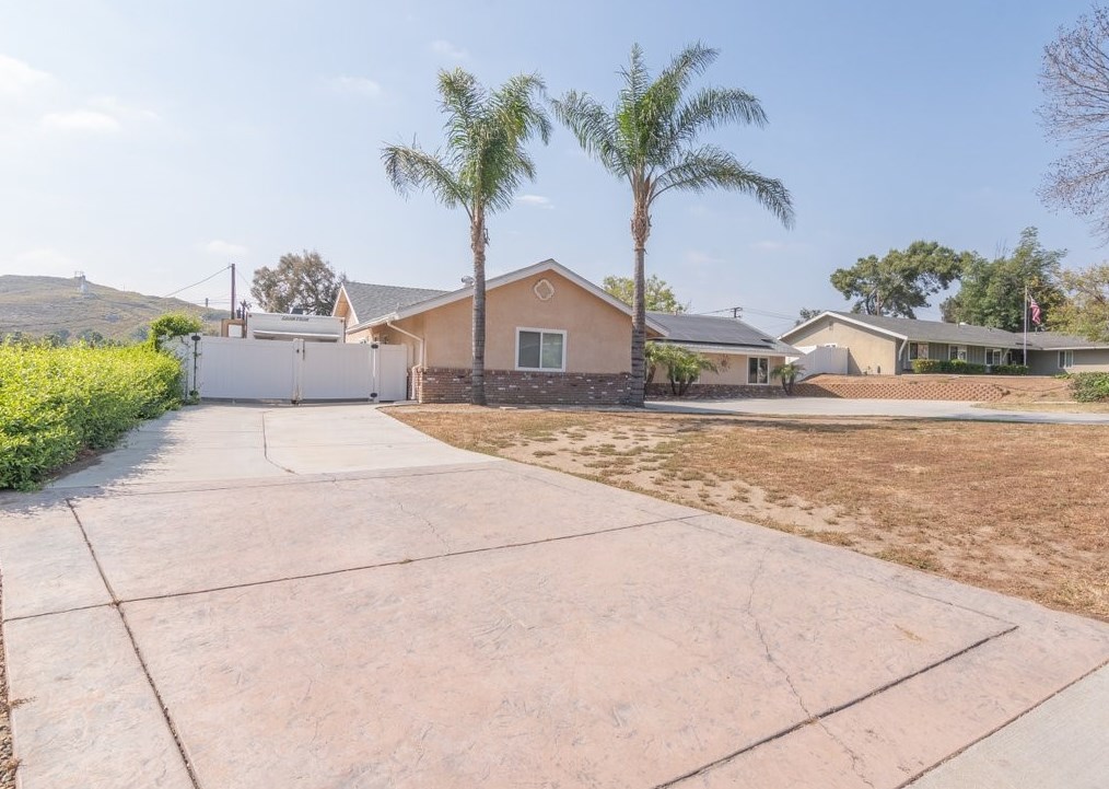 7655 Lakeside Dr, Riverside, CA 92509-5322