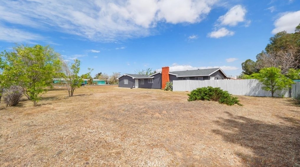 13095 Skiomah Rd, Apple Valley CA  92308-6321 exterior