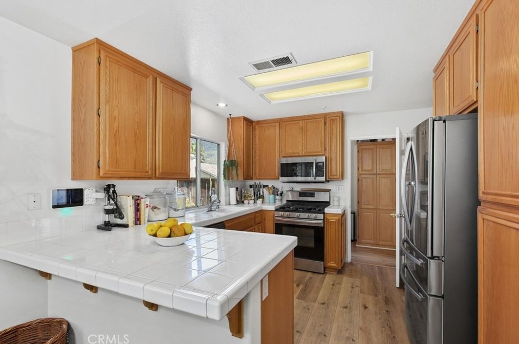 1502 Prestwick Dr, Riverside CA  92507-8447 exterior