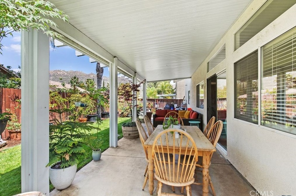 1502 Prestwick Dr, Riverside CA  92507-8447 exterior