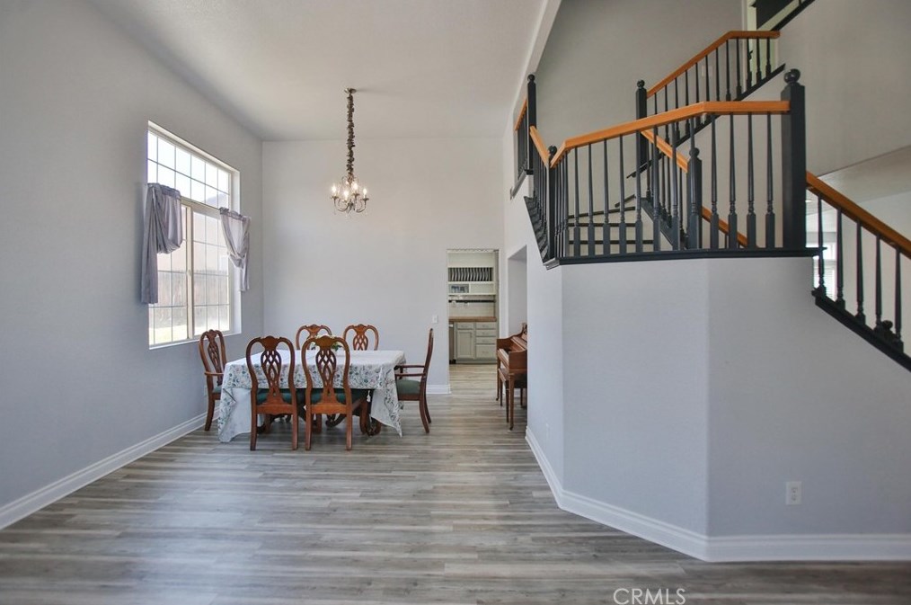 13269 Via Del Lago, Victorville CA  92392-8634 exterior