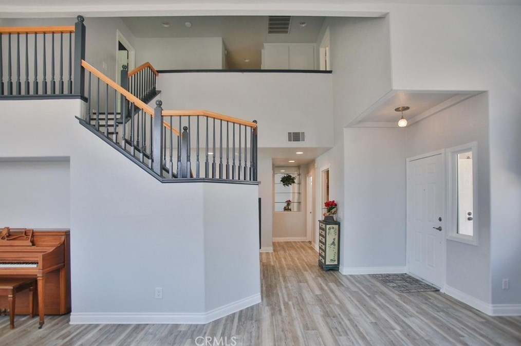 13269 Via Del Lago, Victorville CA  92392-8634 exterior