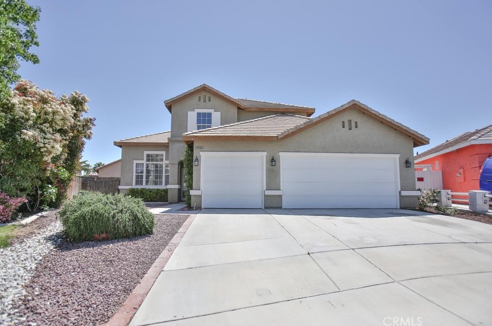 13269 Via Del Lago, Victorville CA  92392-8634 exterior