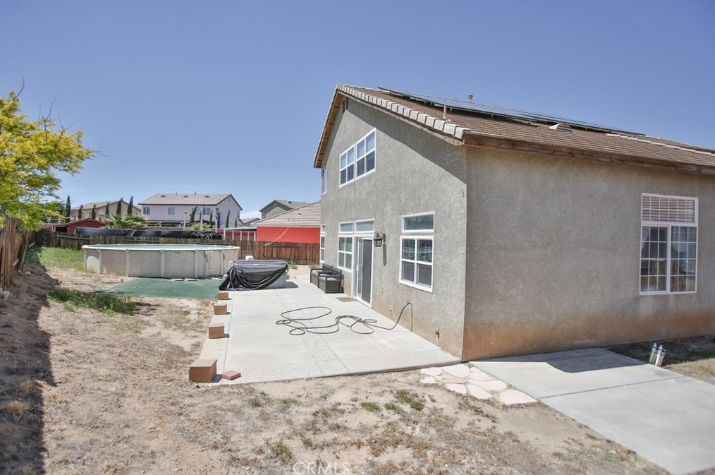 13269 Via Del Lago, Victorville CA  92392-8634 exterior