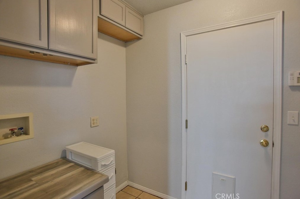 13269 Via Del Lago, Victorville CA  92392-8634 exterior