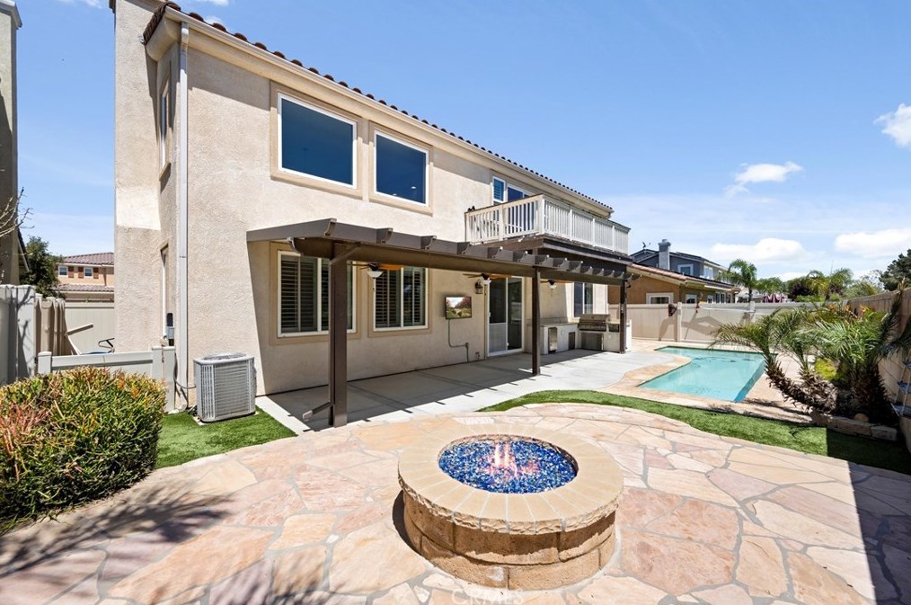 1527 Polaris Ln, Beaumont CA  92223-7802 exterior