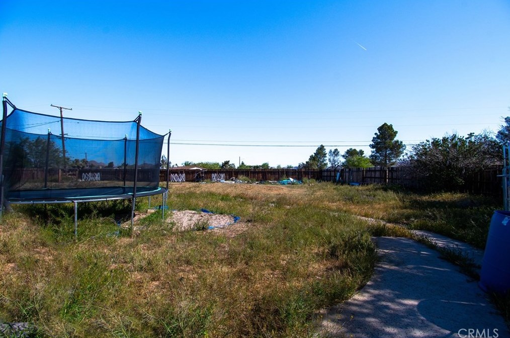 14360 Pawnee Rd, Apple Valley CA  92307-4275 exterior