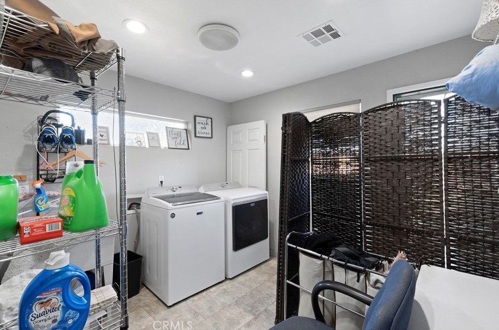 14360 Pawnee Rd, Apple Valley CA  92307-4275 exterior