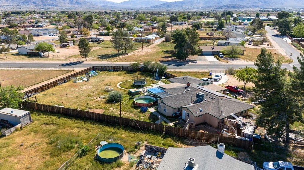 14360 Pawnee Rd, Apple Valley CA  92307-4275 exterior