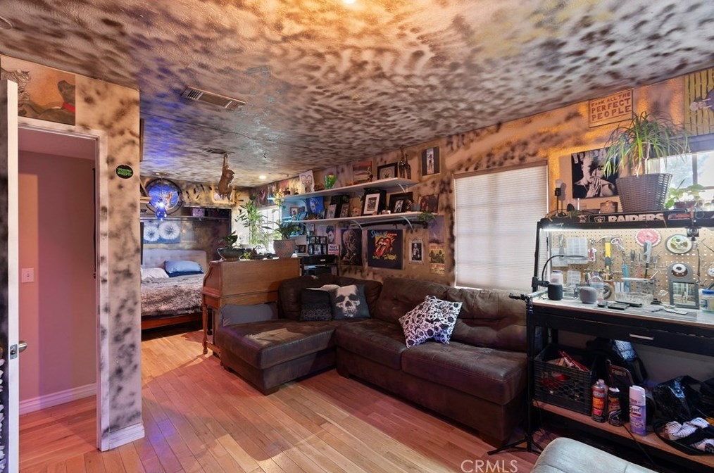 14360 Pawnee Rd, Apple Valley CA  92307-4275 exterior