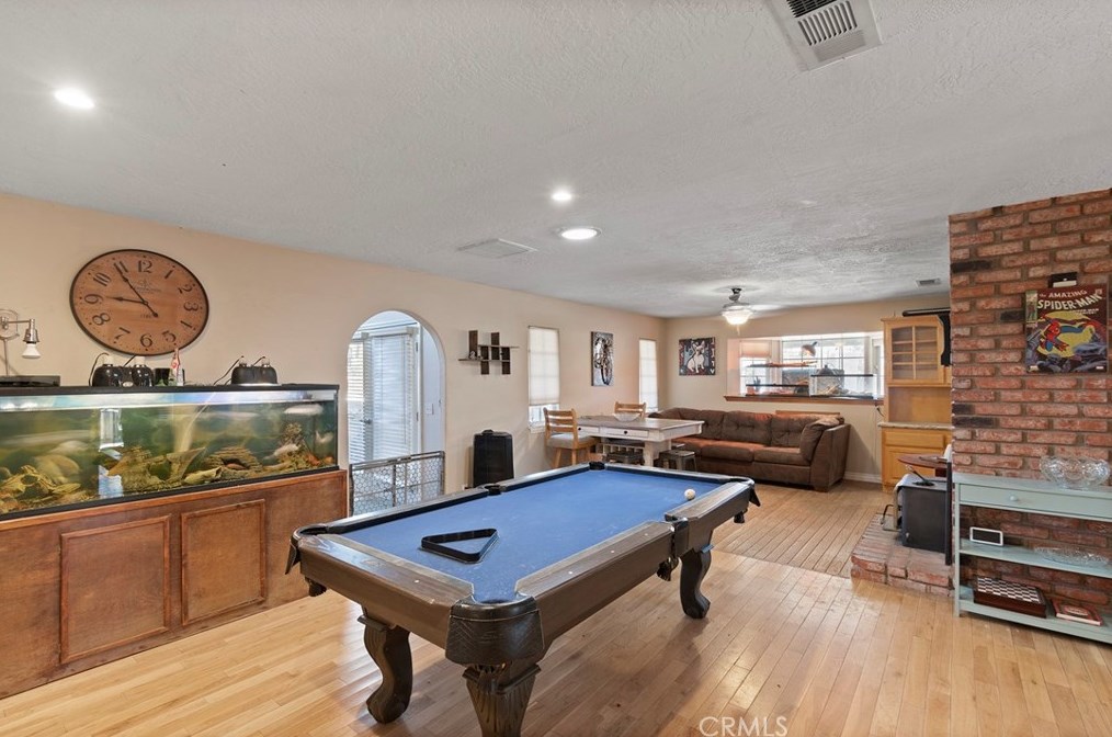 14360 Pawnee Rd, Apple Valley CA  92307-4275 exterior