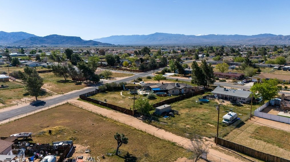 14360 Pawnee Rd, Apple Valley CA  92307-4275 exterior