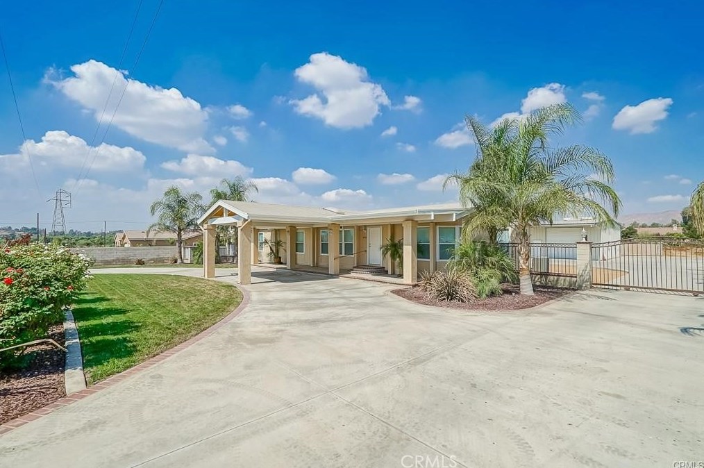 8725 54th St, Riverside, CA 92509-3946