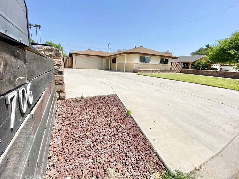 706 Kemp St, Riverside, CA 92501-1334