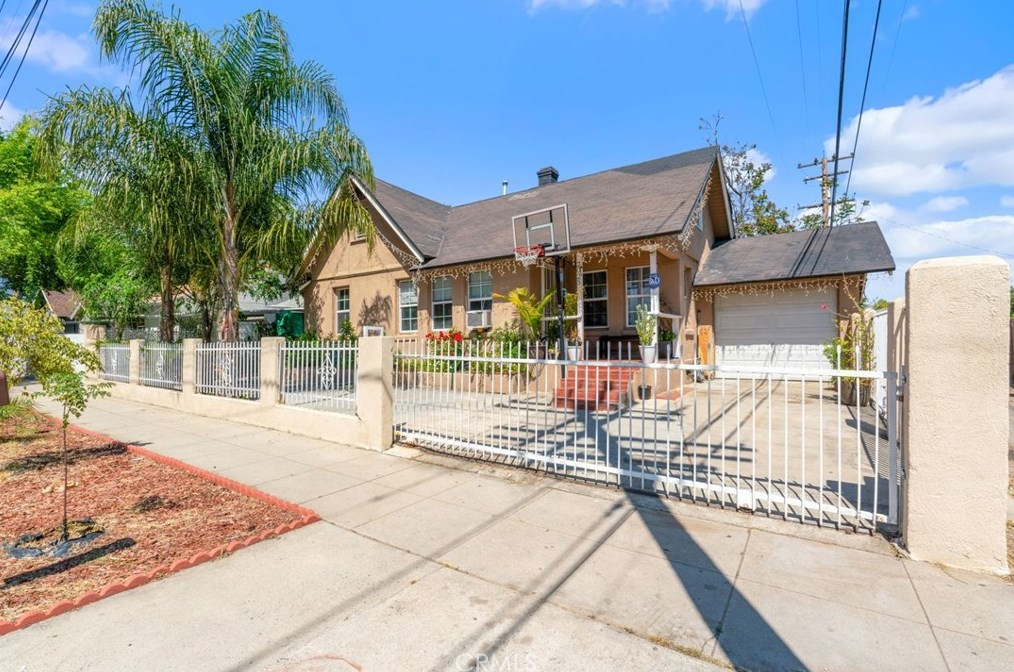 2025 F St, San Bernardino, CA 92405-3807