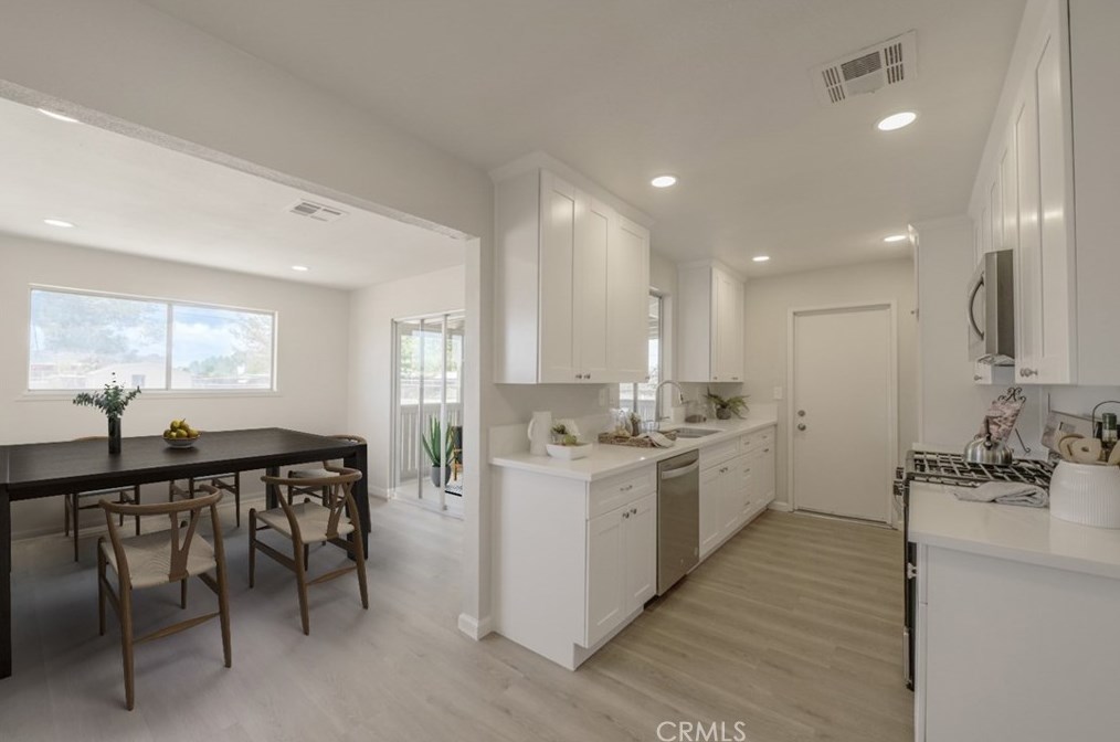 14576 Temecula Rd, Apple Valley CA  92307-4186 exterior