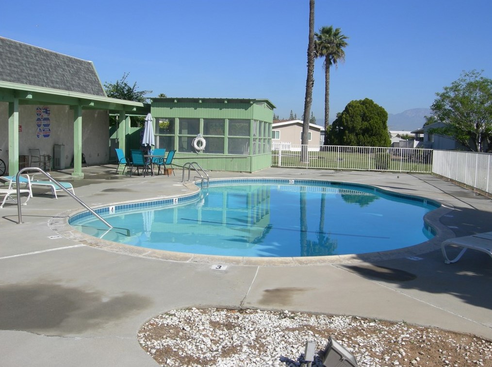 9391 California Ave, Riverside CA 92503-3200 exterior