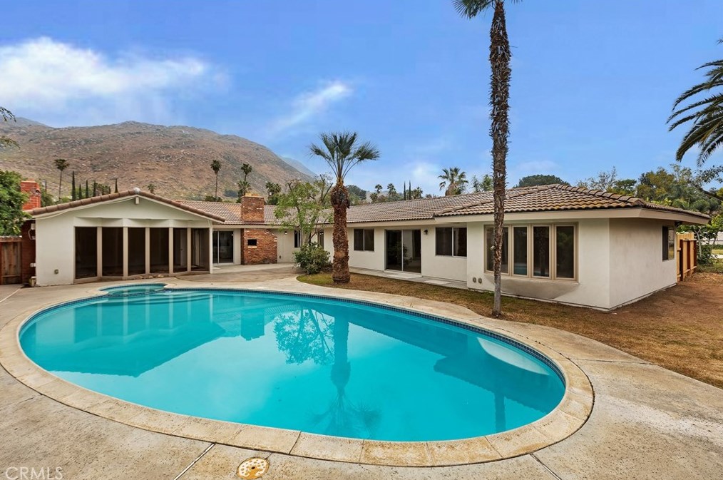 4055 Mt Vernon Ave, Riverside CA  92507-4805 exterior