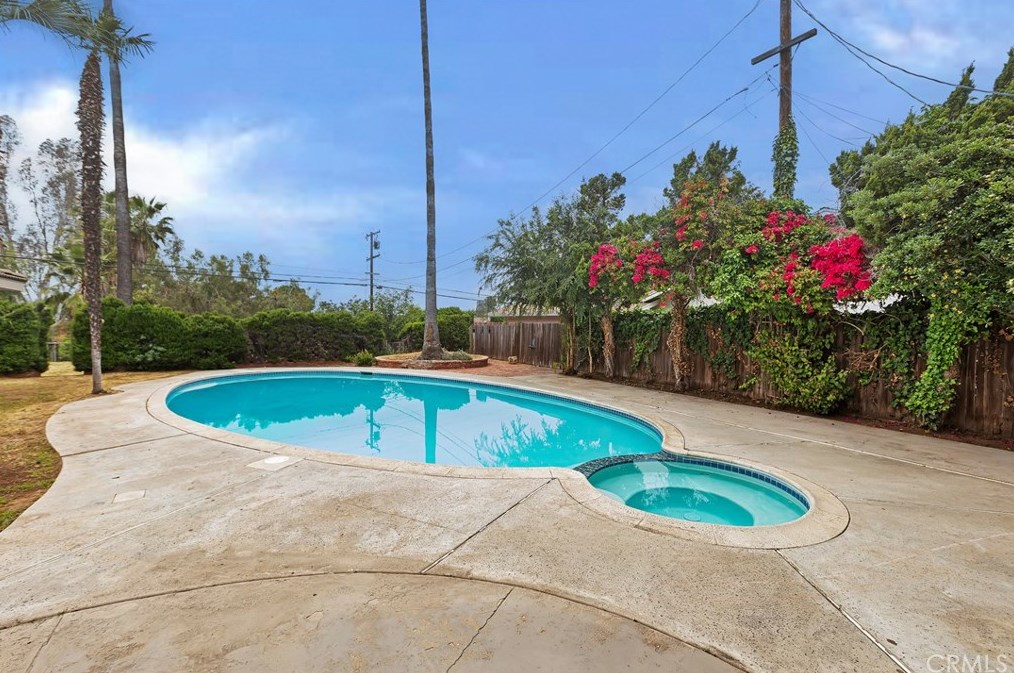 4055 Mt Vernon Ave, Riverside CA  92507-4805 exterior