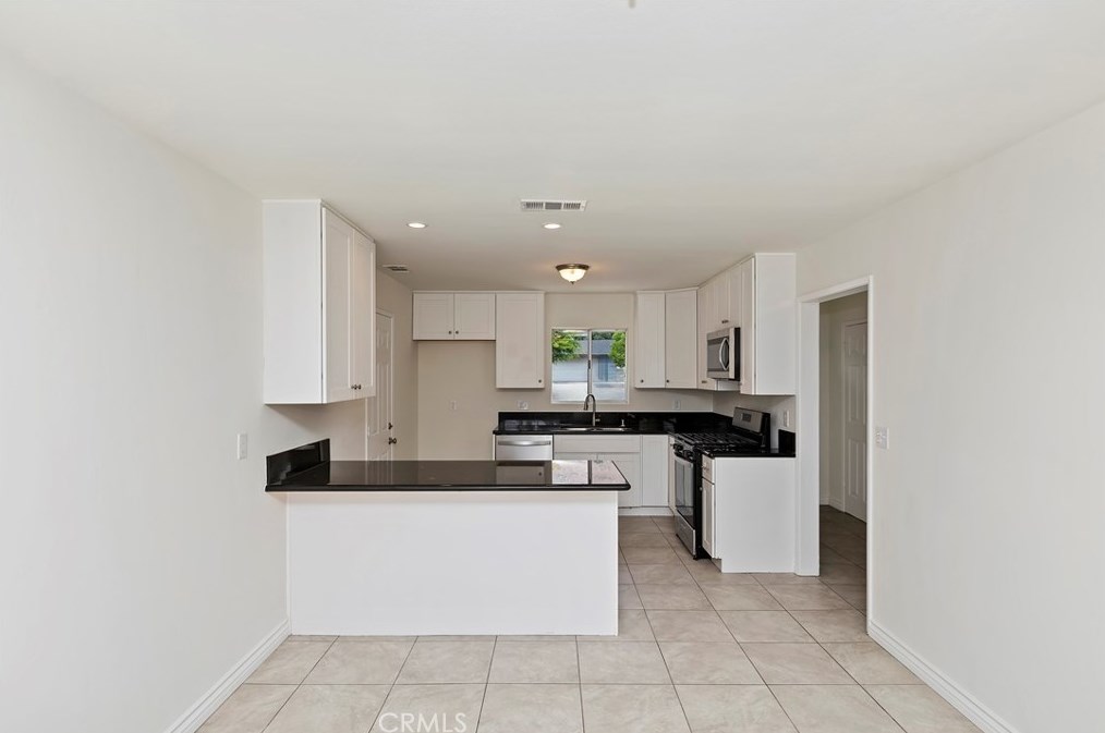 4055 Mt Vernon Ave, Riverside CA  92507-4805 exterior