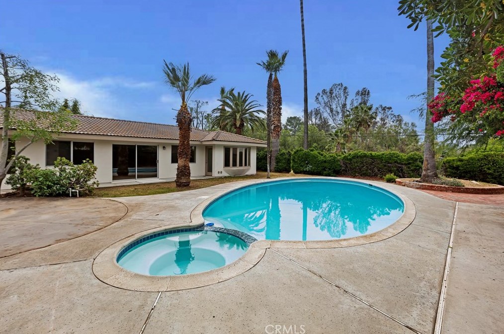 4055 Mt Vernon Ave, Riverside CA  92507-4805 exterior