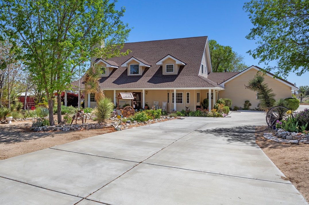 10079 Valle Vista Rd, Phelan, CA 92371-8430