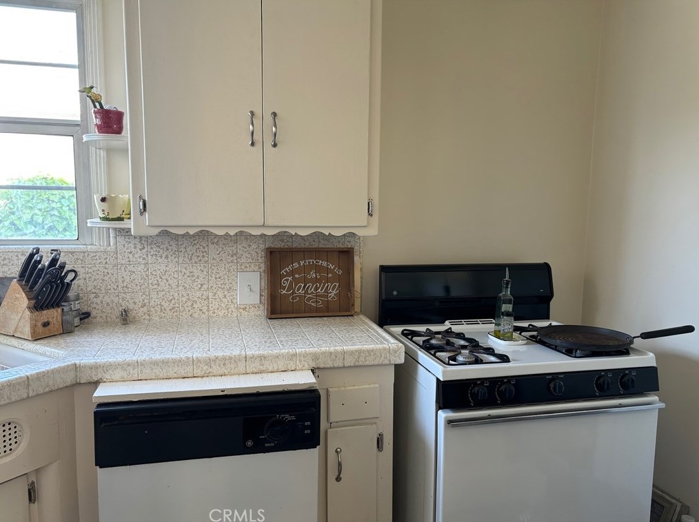 721 Hollowell St, Ontario CA  91762-3305 exterior