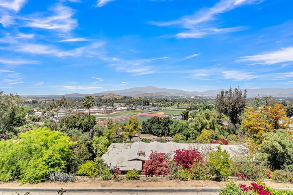 2445 Knob Hill Dr, Riverside, CA 92506-3436
