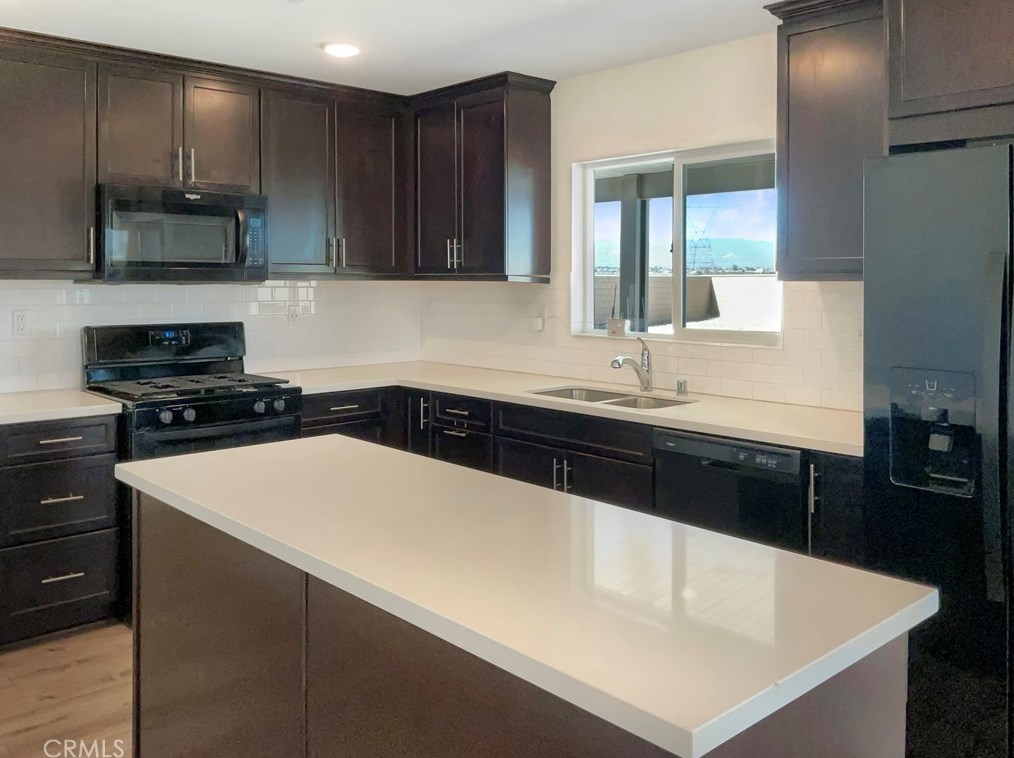 15722 Wyburn Ln, Victorville, CA 92394